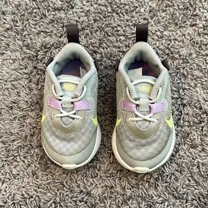 Great condition little girl Nike sneakers size 5C